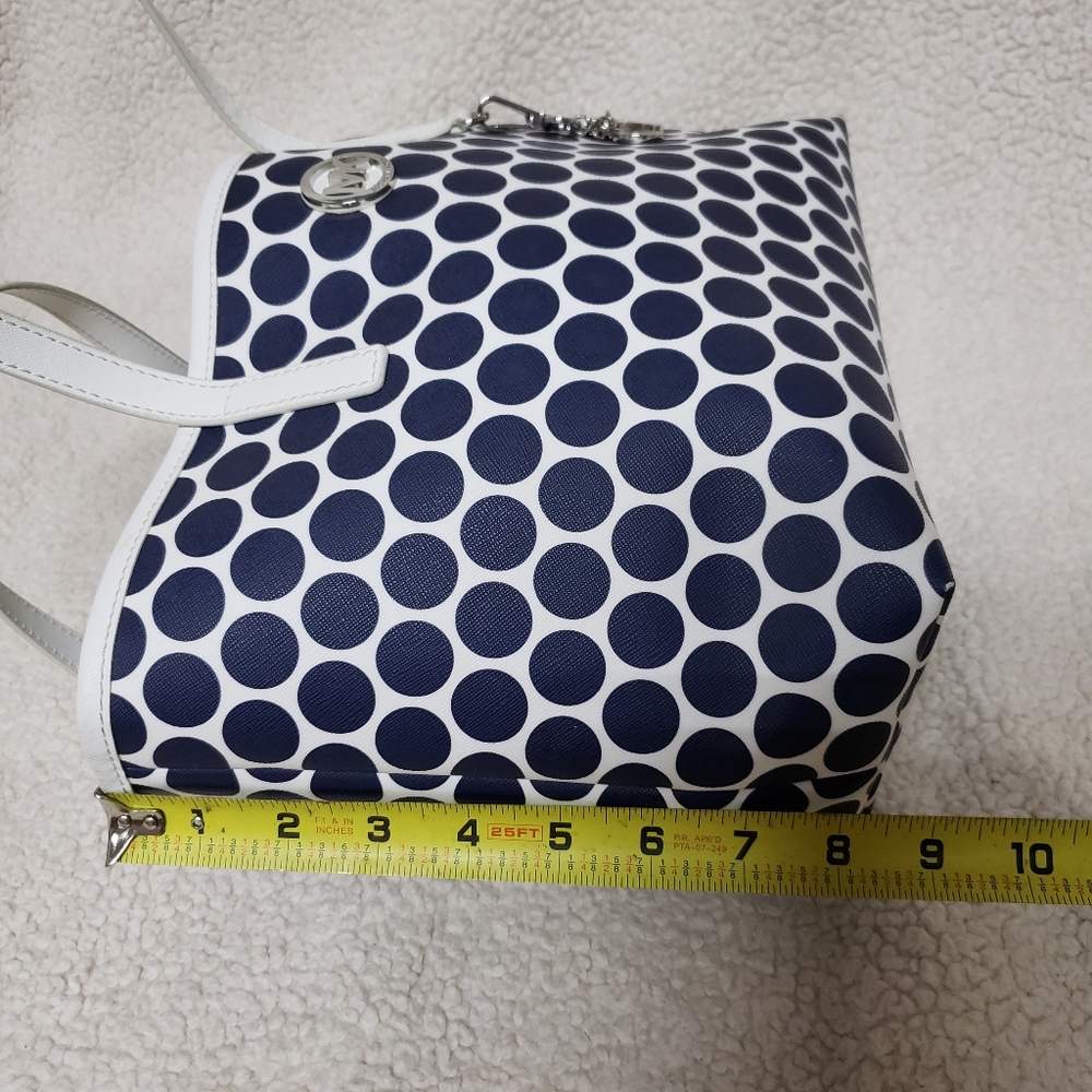 Michael Kors tote - Picture 9 of 11
